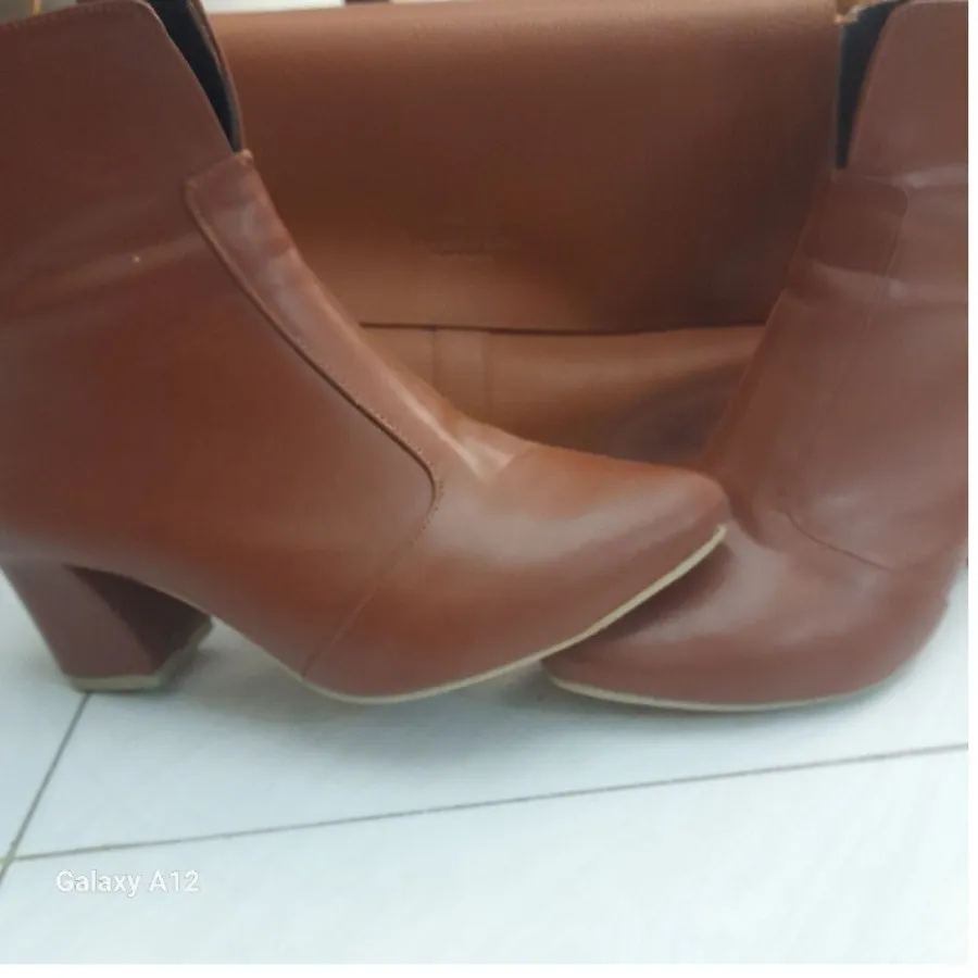 بوت چرم و کیف