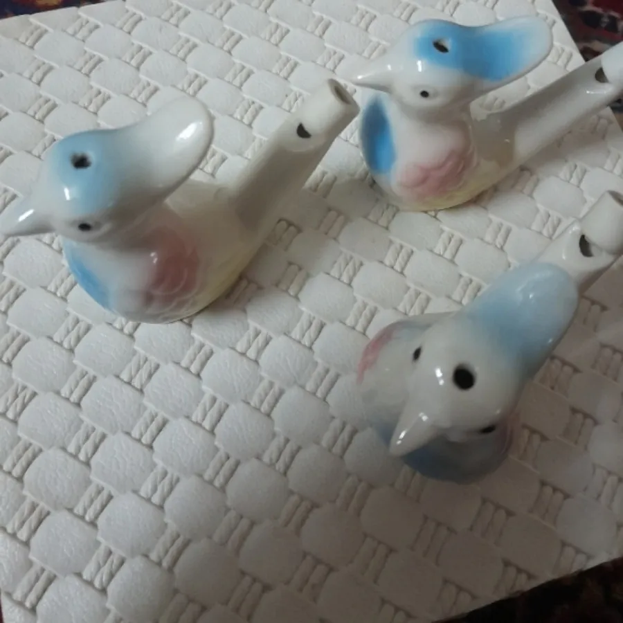 مجسمه پرنده قدیمی