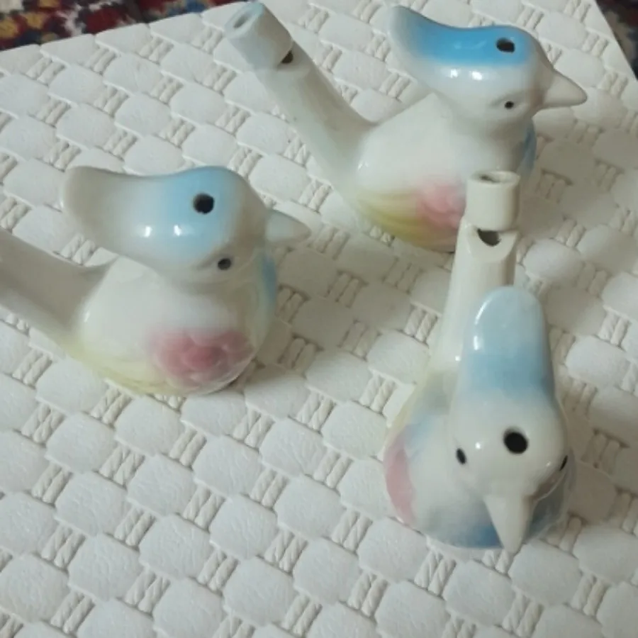 مجسمه پرنده قدیمی