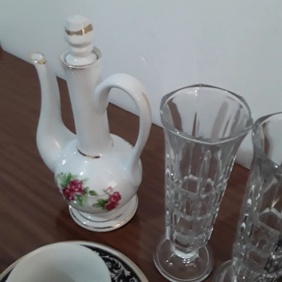 گلابدان گلسرخی