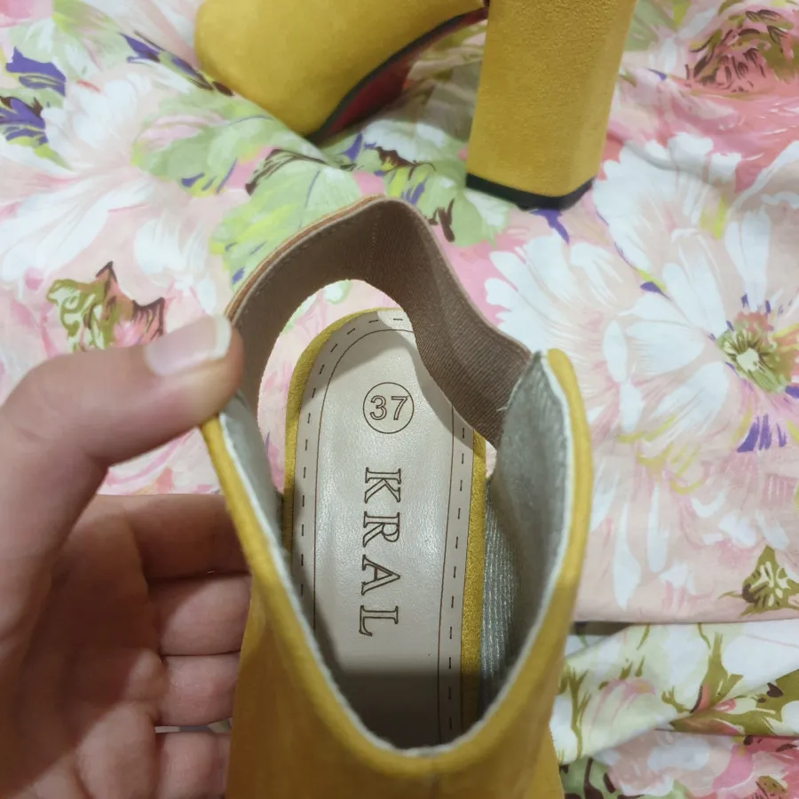 کفش زرد شیک