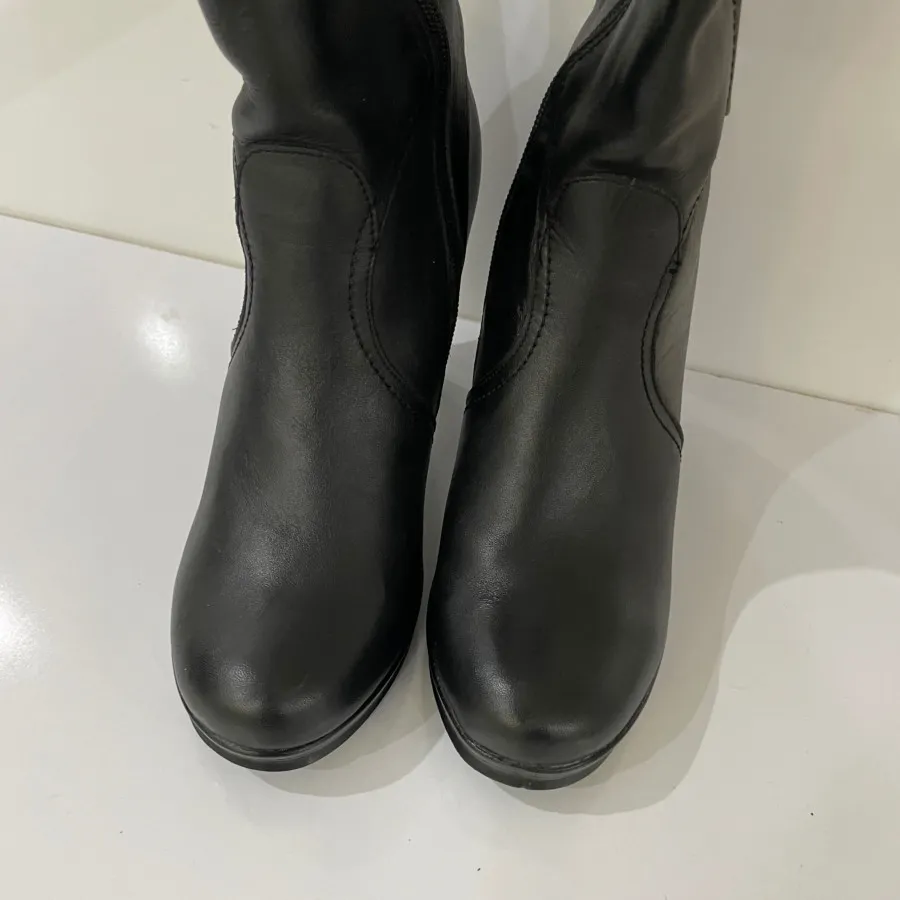 بوت پاشنه دار چرم 40