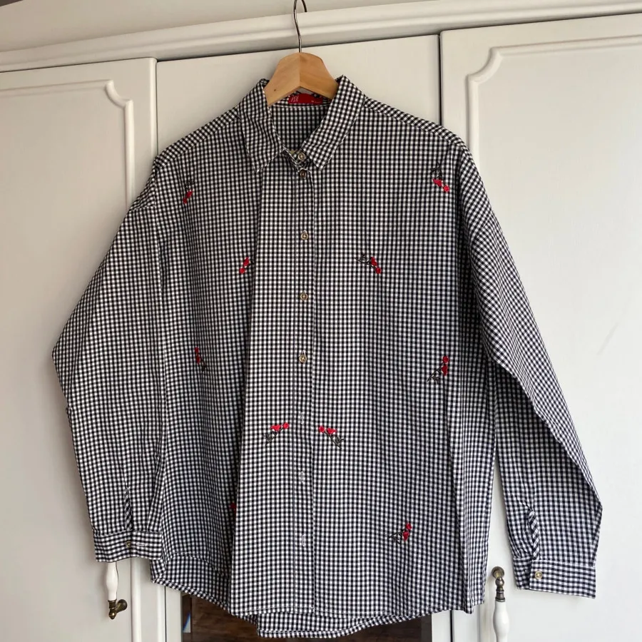 بلوزچهارخونه گلدوزی شده?