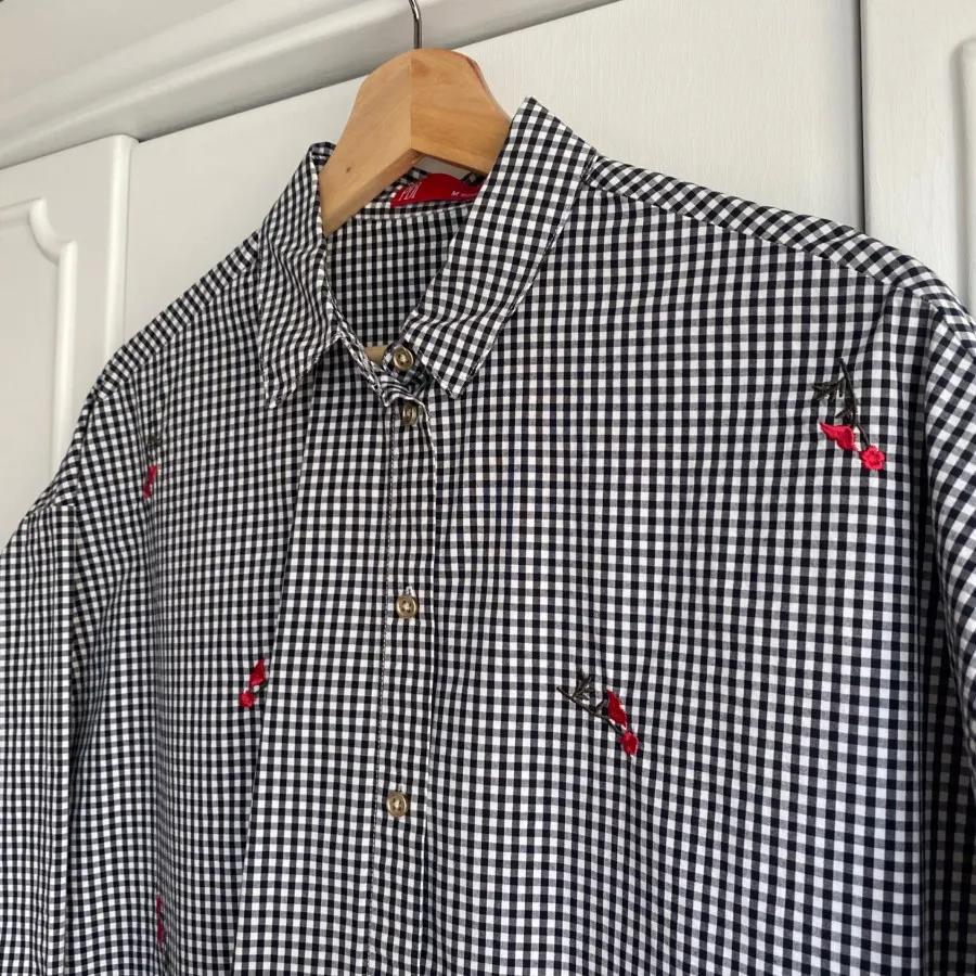 بلوزچهارخونه گلدوزی شده?