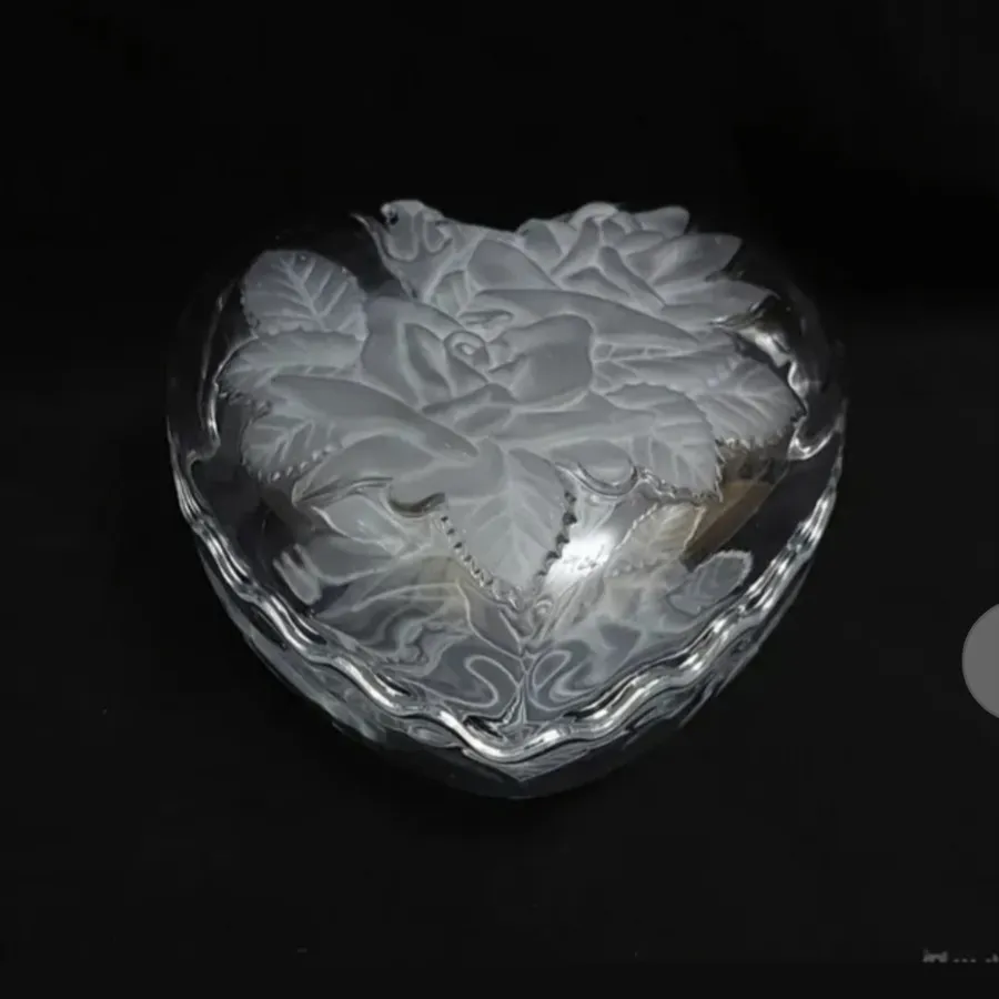 شکلات خوری قلبی