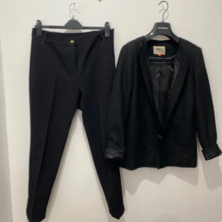 کت و شلوار استردار