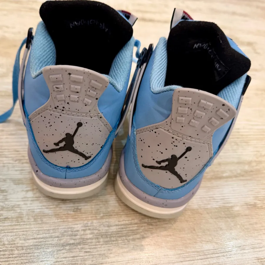 کتونی جردن 4