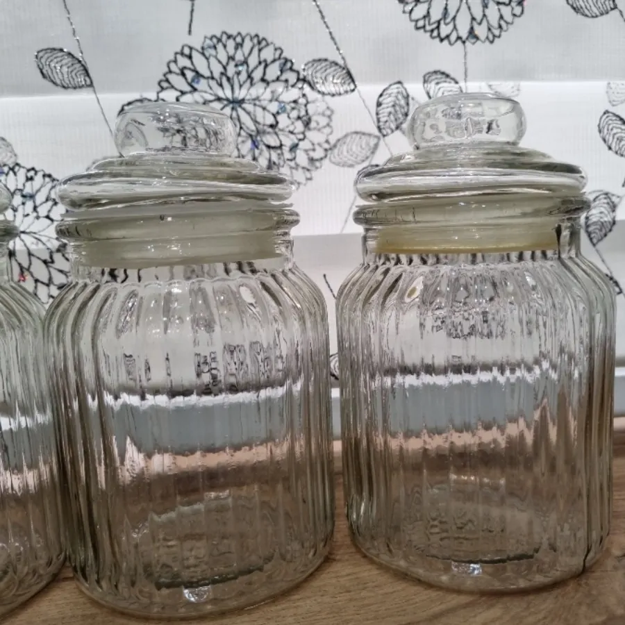 بانکه شیشه ایی