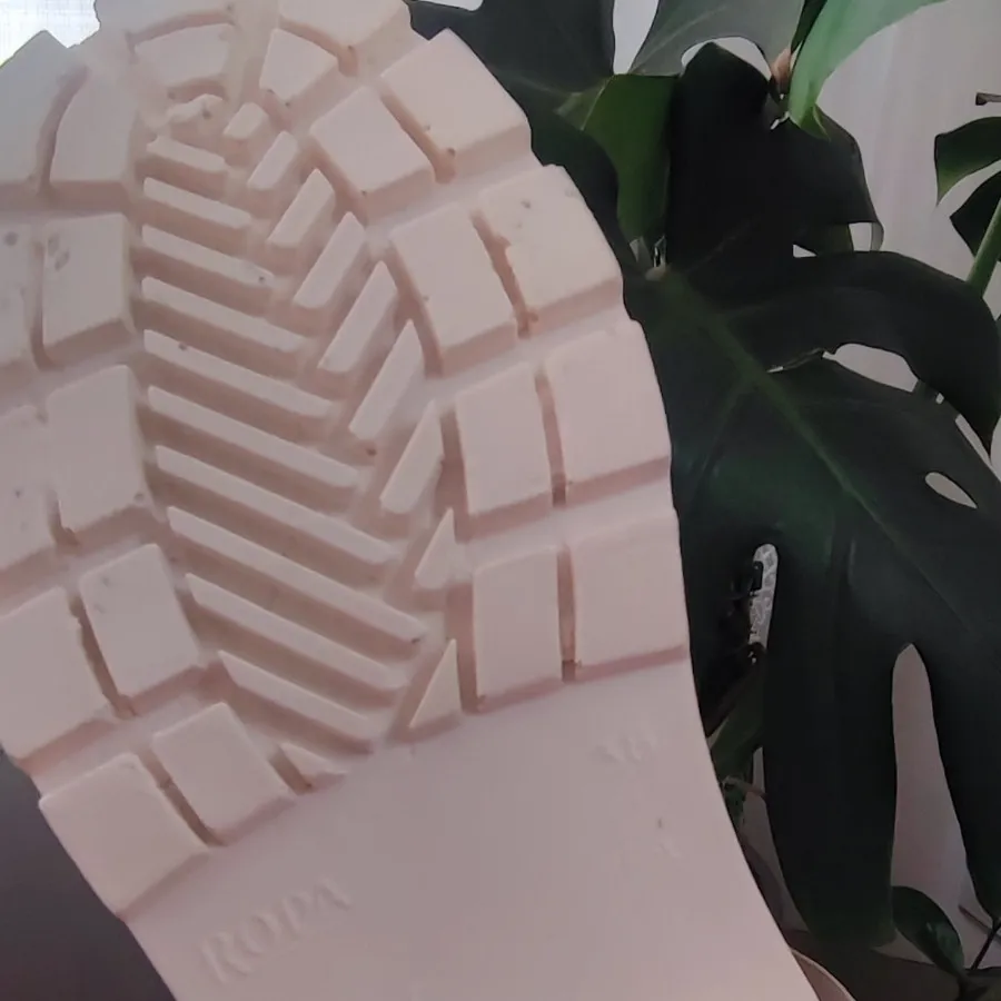 نیم بوت کرمی