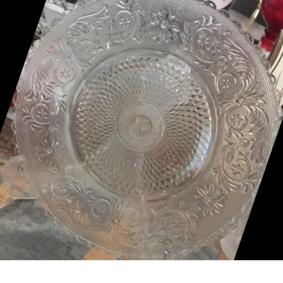 نقل خوری و دو عدد شقاب