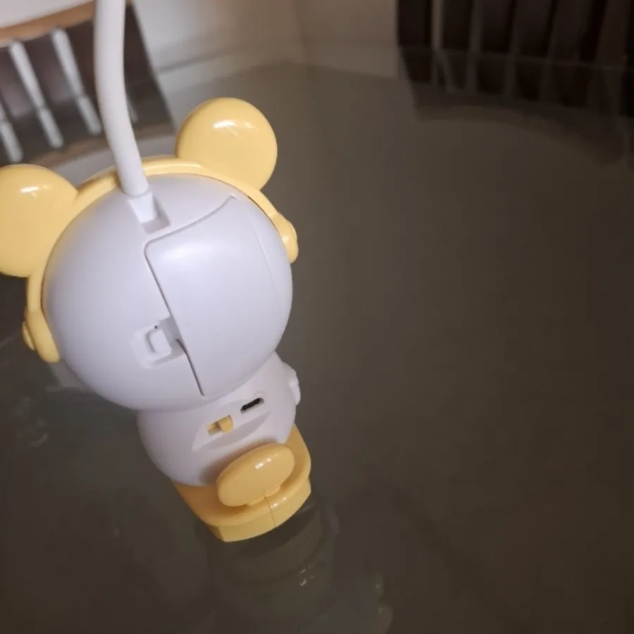 ساعت و چراغ خواب