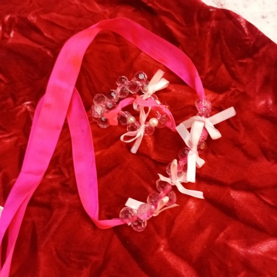 گردنبند و دستبند