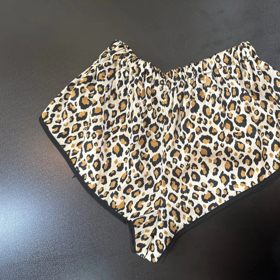 شلوارک پلنگی