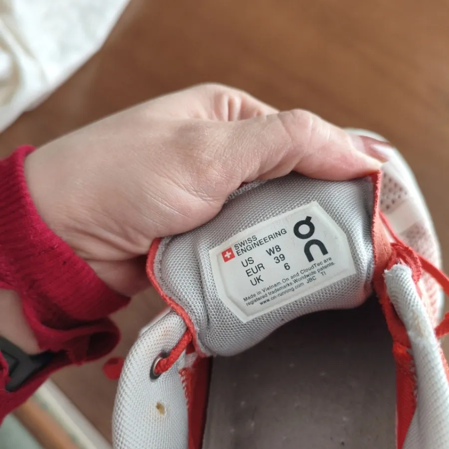 کفش آن رانینگ اصل