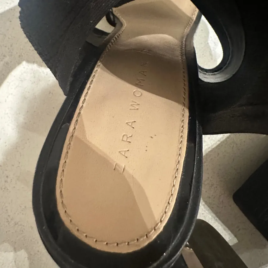 کفش پاشنه بلند برند زارا