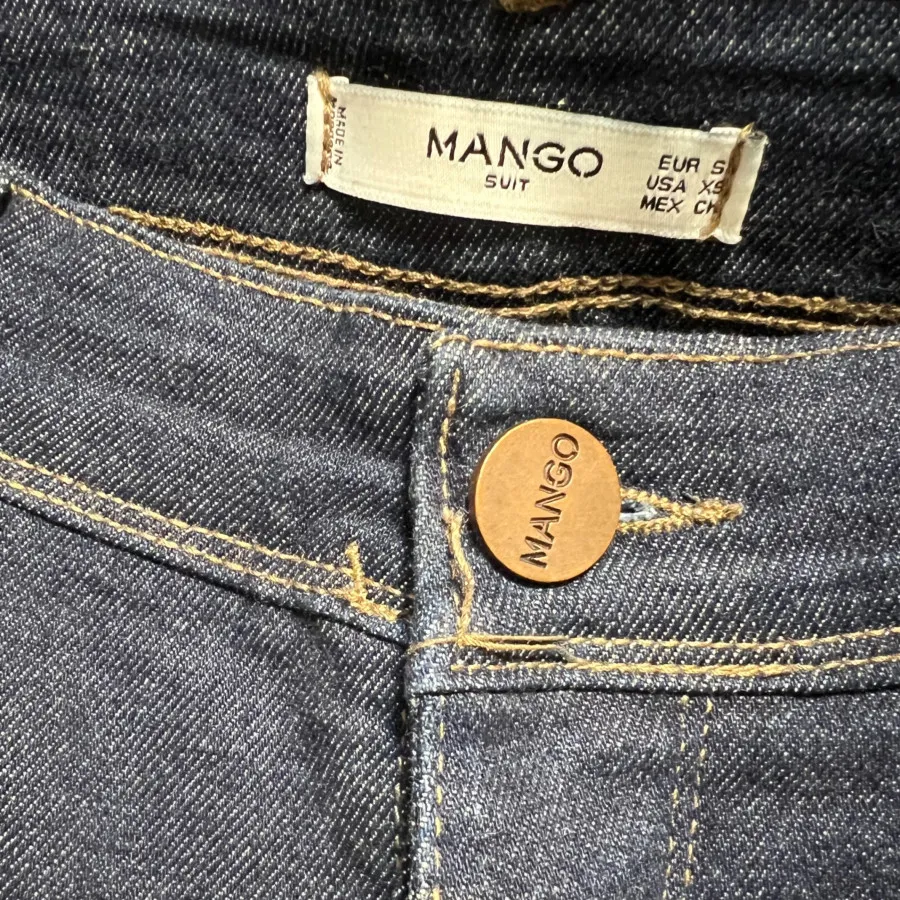 شلوار جین سرمه ای منگو