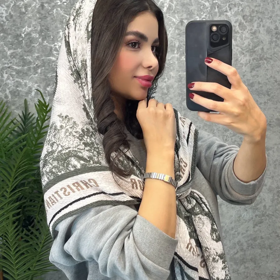 روسری قواره دار پلیسه