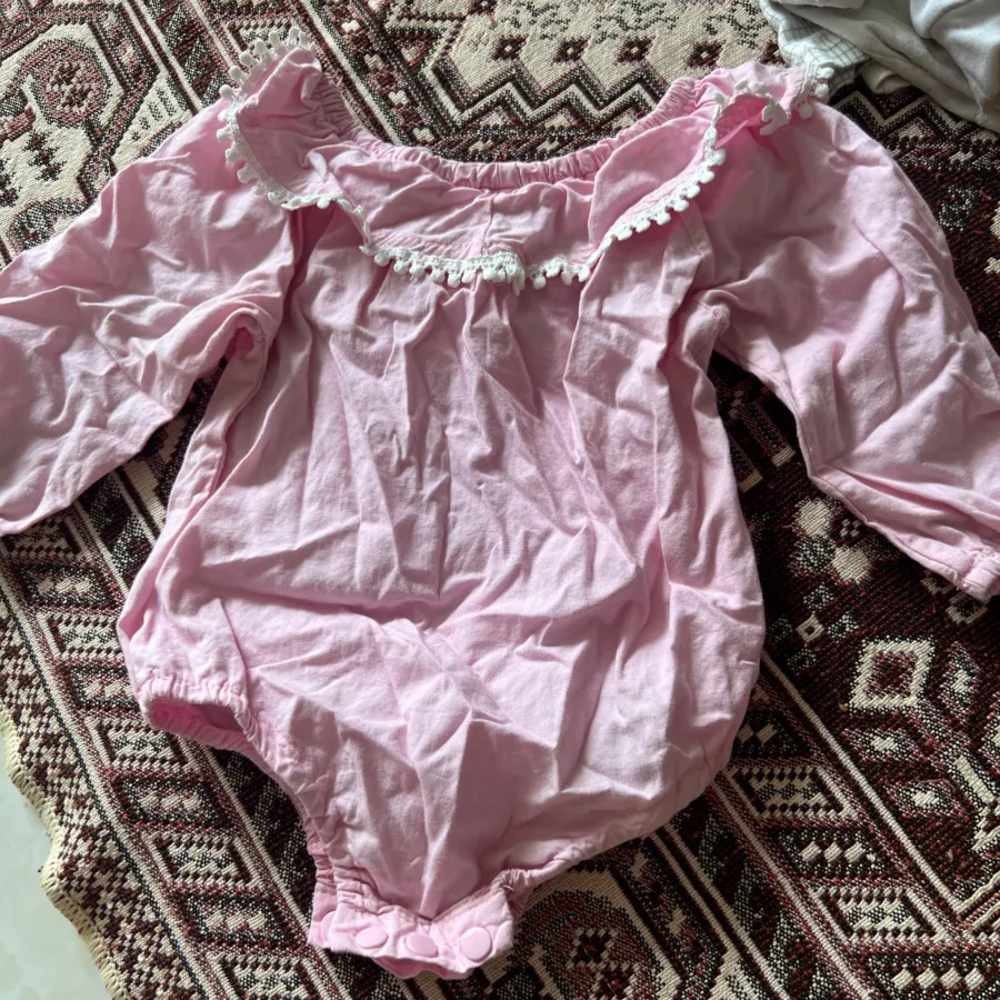 تعدادی پیراهن و بادی