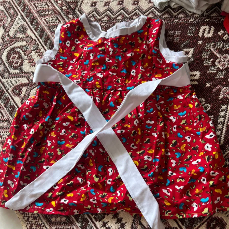 تعدادی پیراهن و بادی