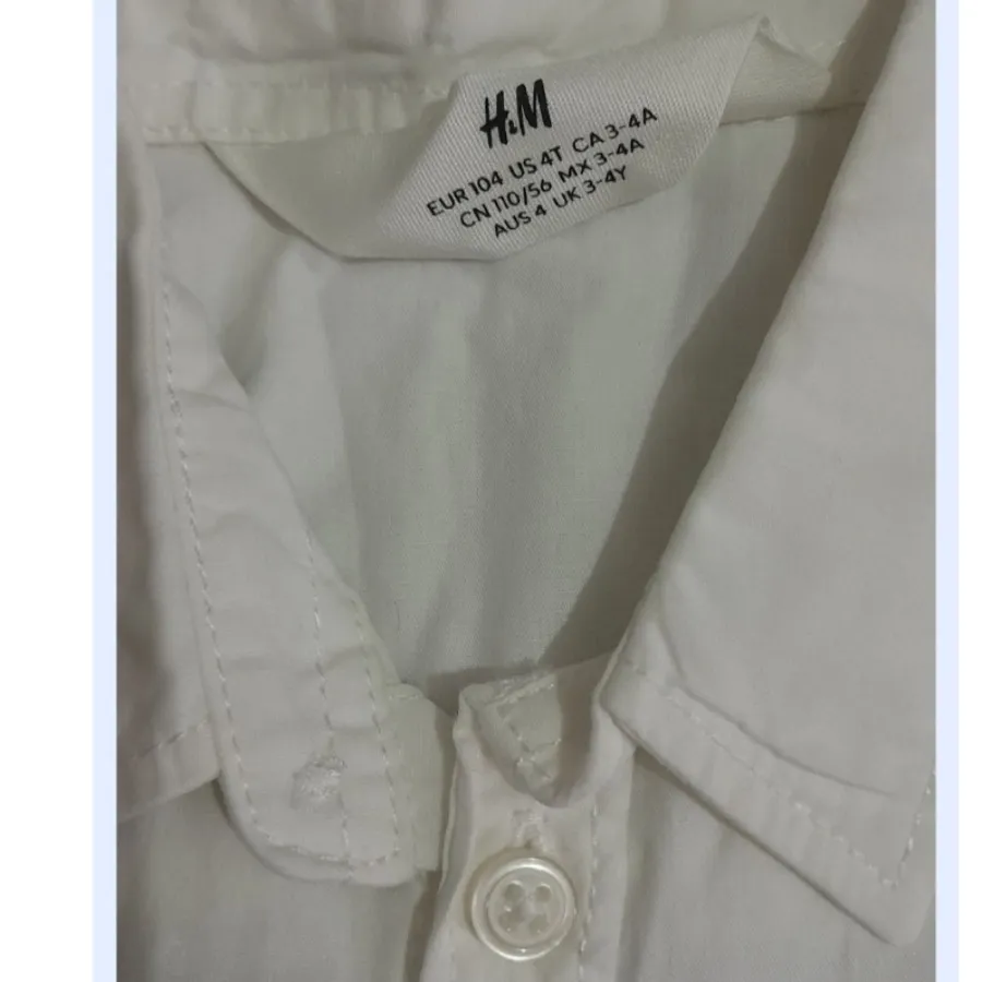 پیراهن سفید آستین کوتاه