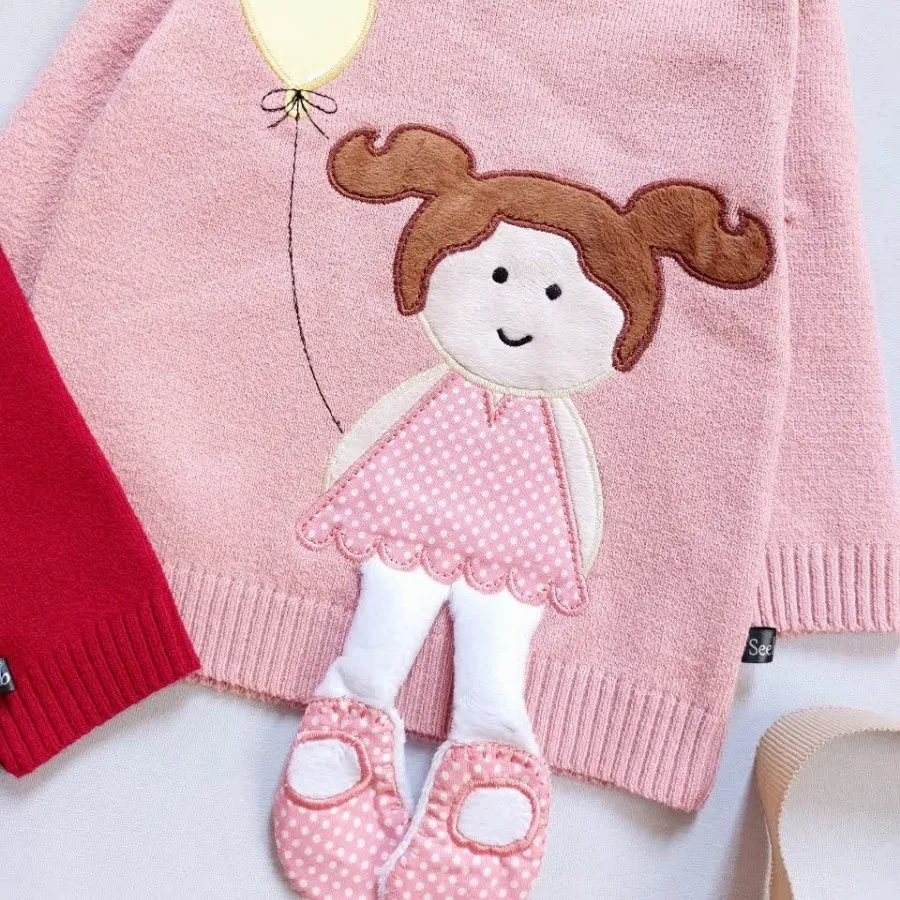 بلوز گپ دختر و بادکنک ?