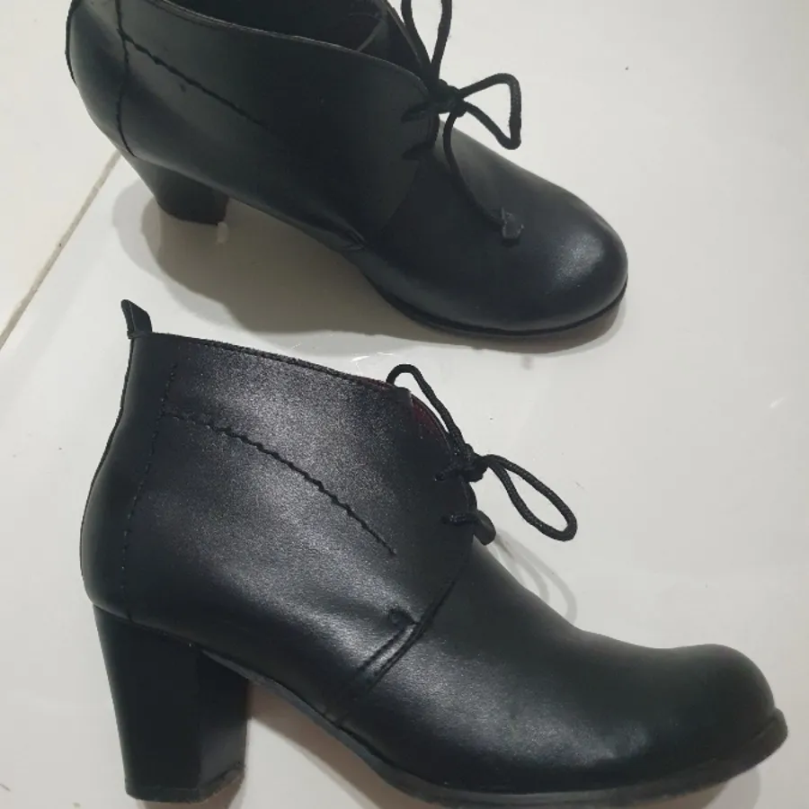 نیم بوت چرم مشکی