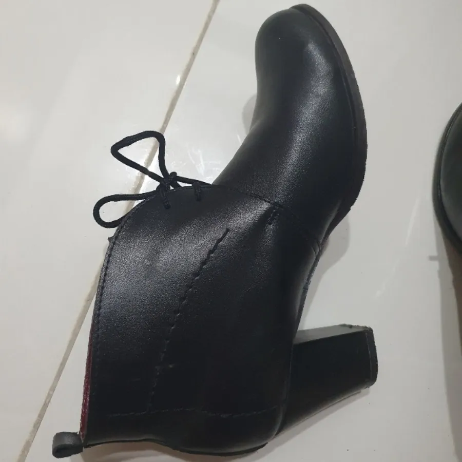 نیم بوت چرم مشکی