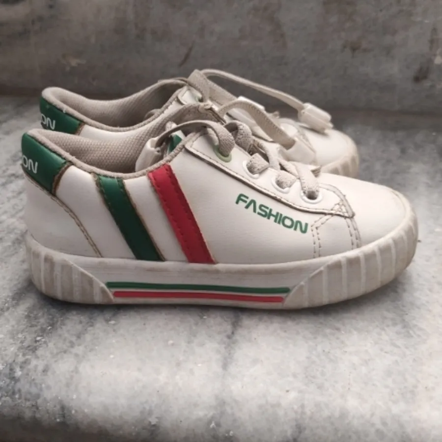 کفش های بچگانه