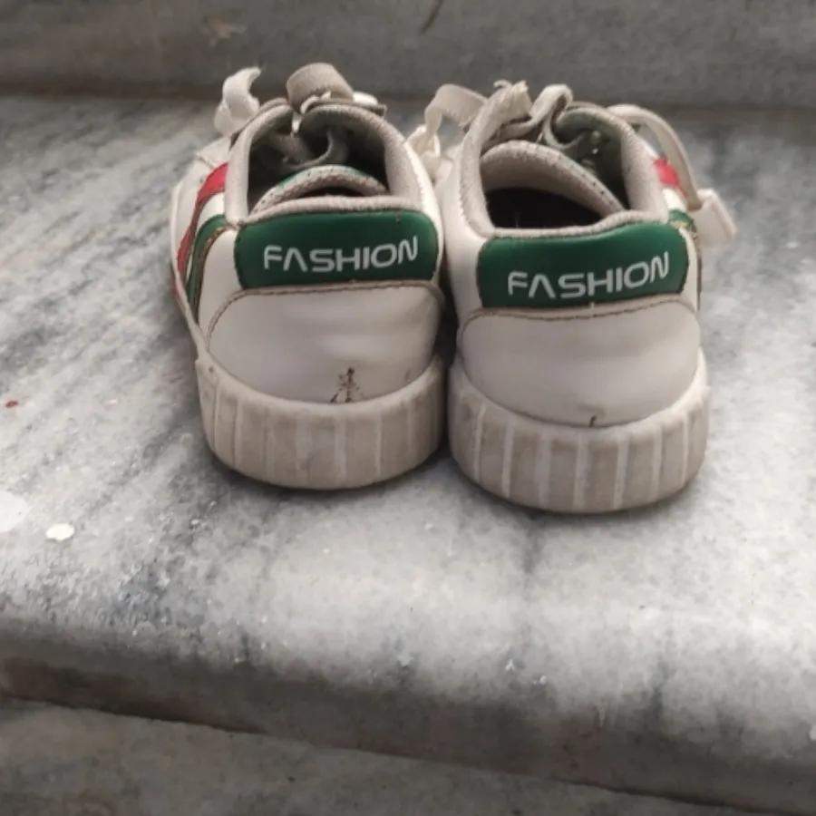 کفش های بچگانه