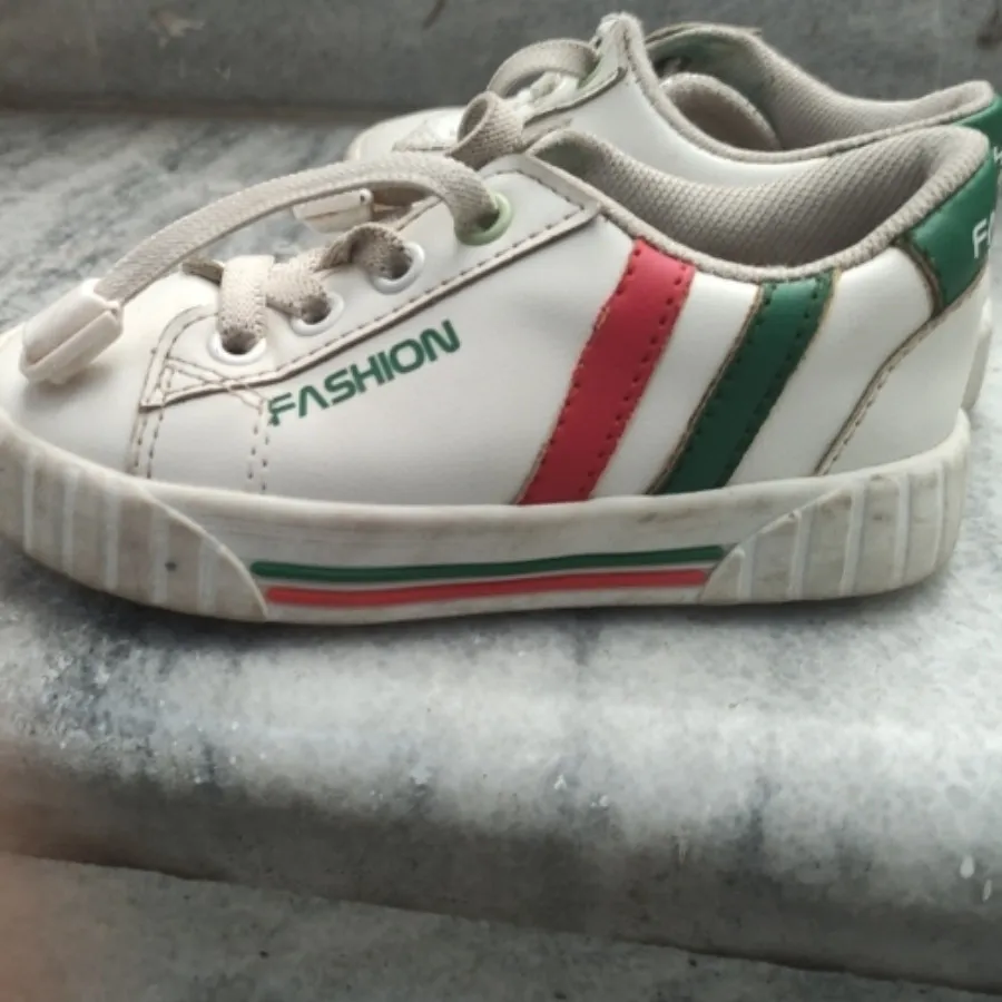 کفش های بچگانه