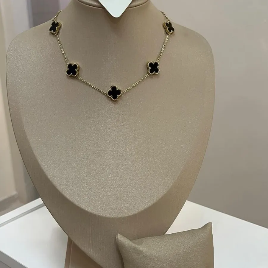 گردنبند ونکلیف