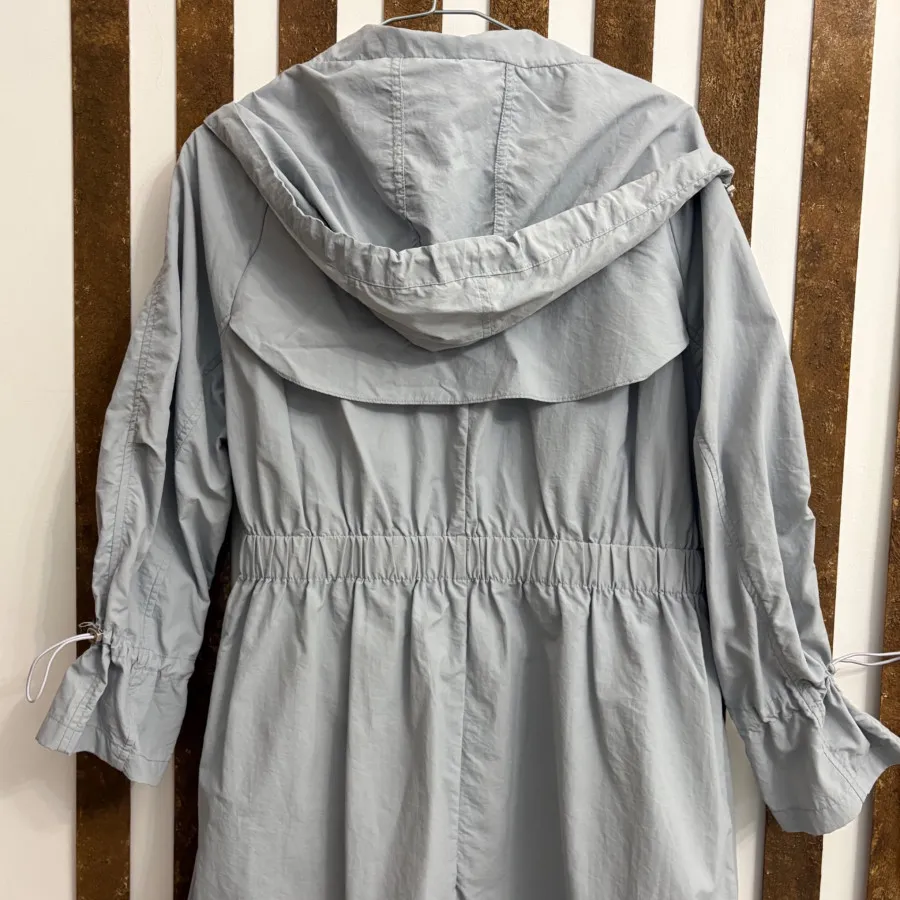 بارانی و بادگیر بلند