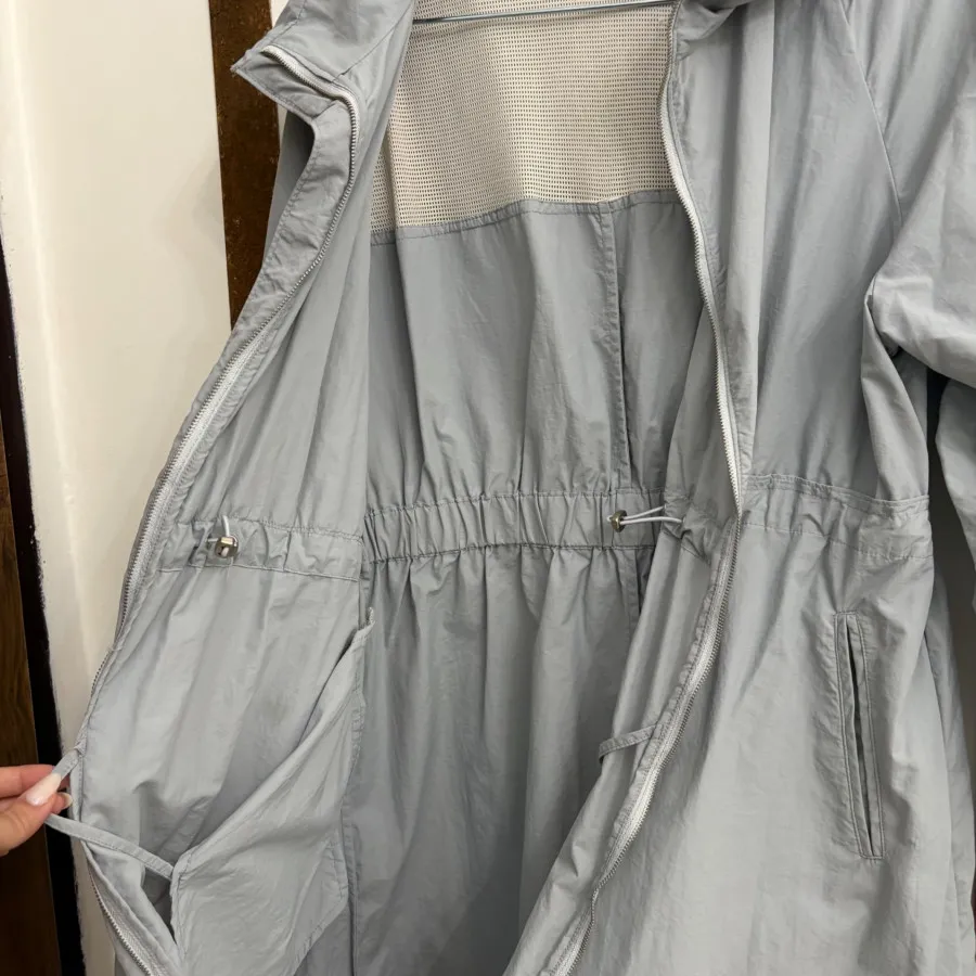 بارانی و بادگیر بلند