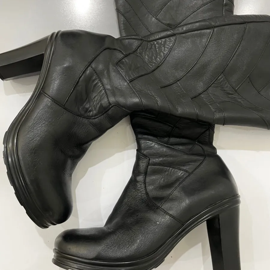 بوت بلند چرم پاشنه دار