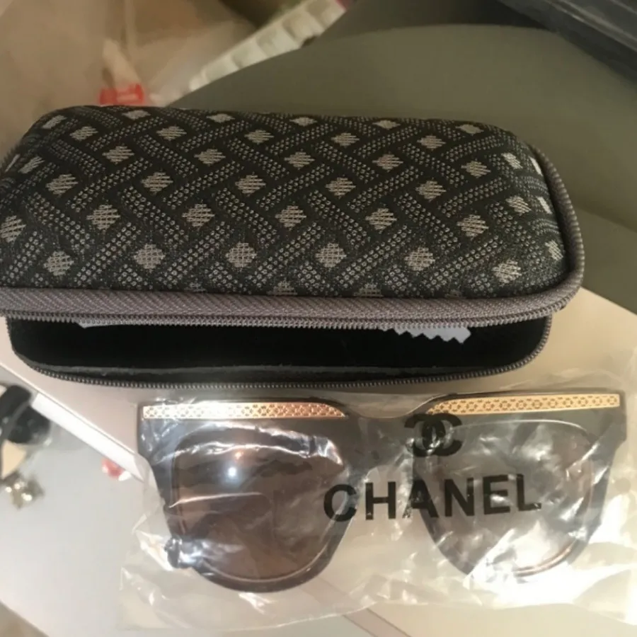 عینک با جاعینکی