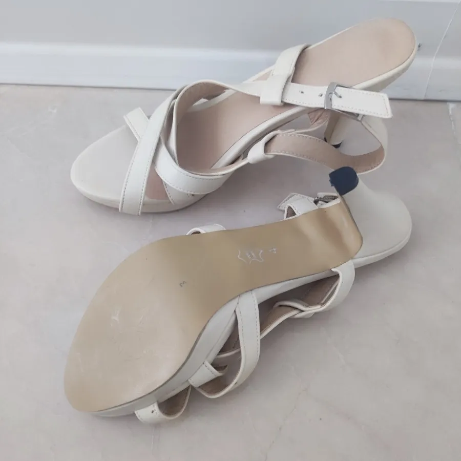 کفش پاشنه بلند