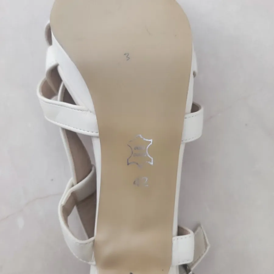 کفش پاشنه بلند