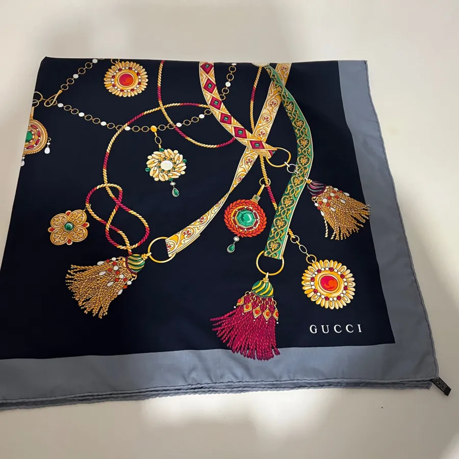 روسری گوچی اصل