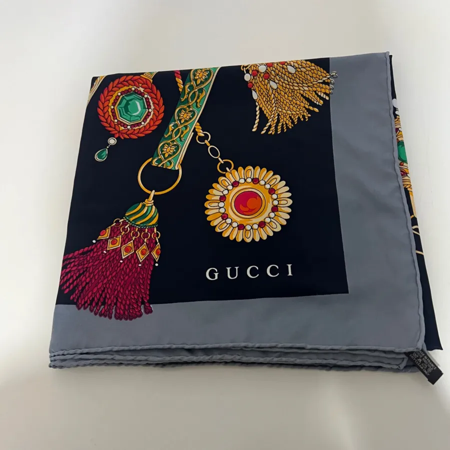 روسری گوچی اصل