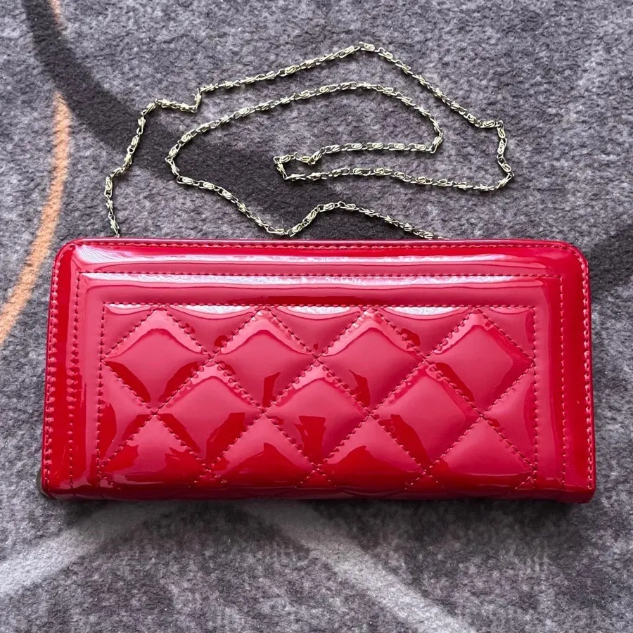 کیف دستی قرمز ورنی