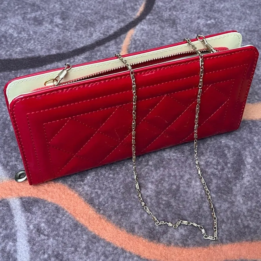 کیف دستی قرمز ورنی