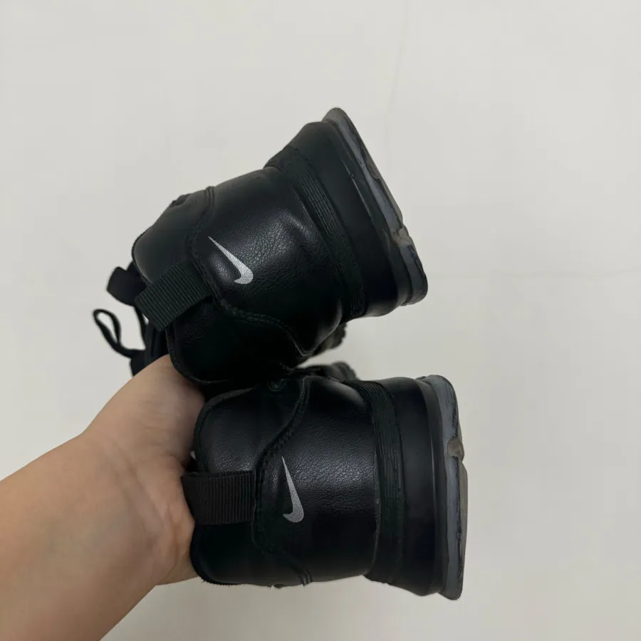 کتونی چرمی مشکی