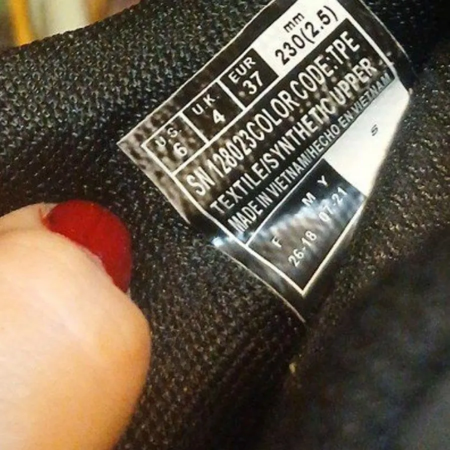 کفش اسکیچرز ویتنام