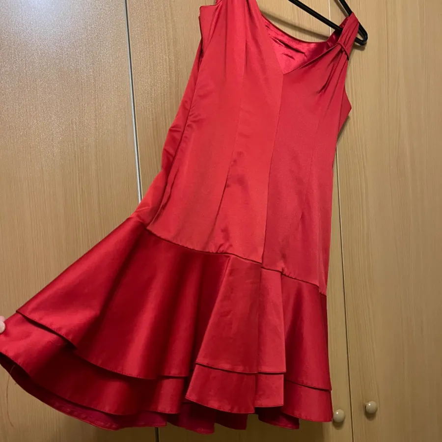 پیراهن ساتن قرمز adl