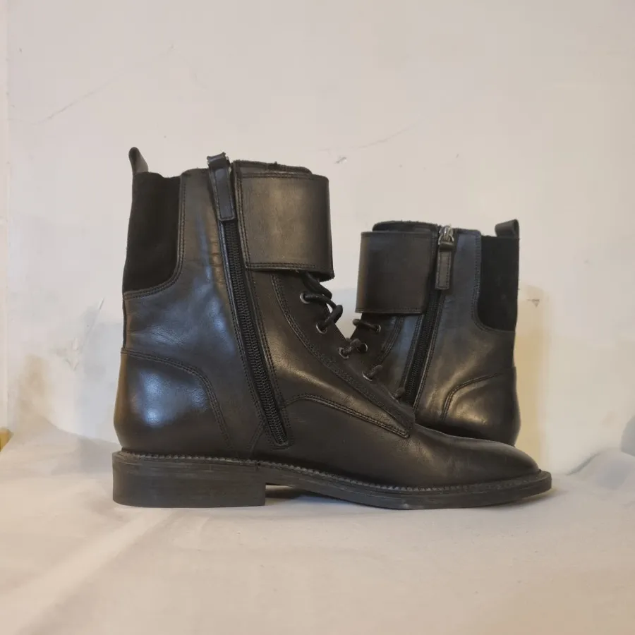 بوت زارا چرم مشکی