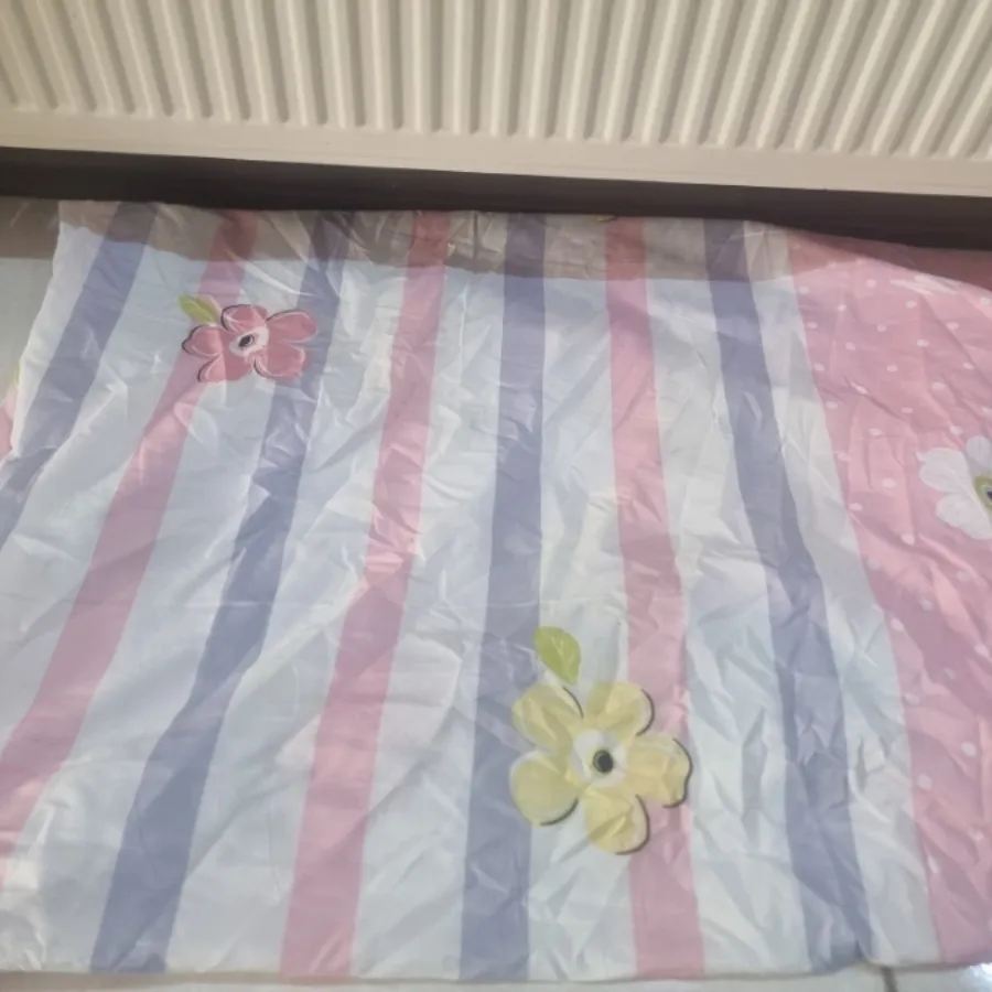 ملحفه رو تختی