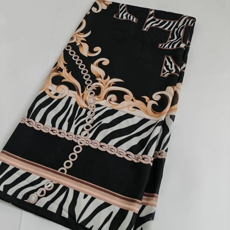 روسری مشکی نخی