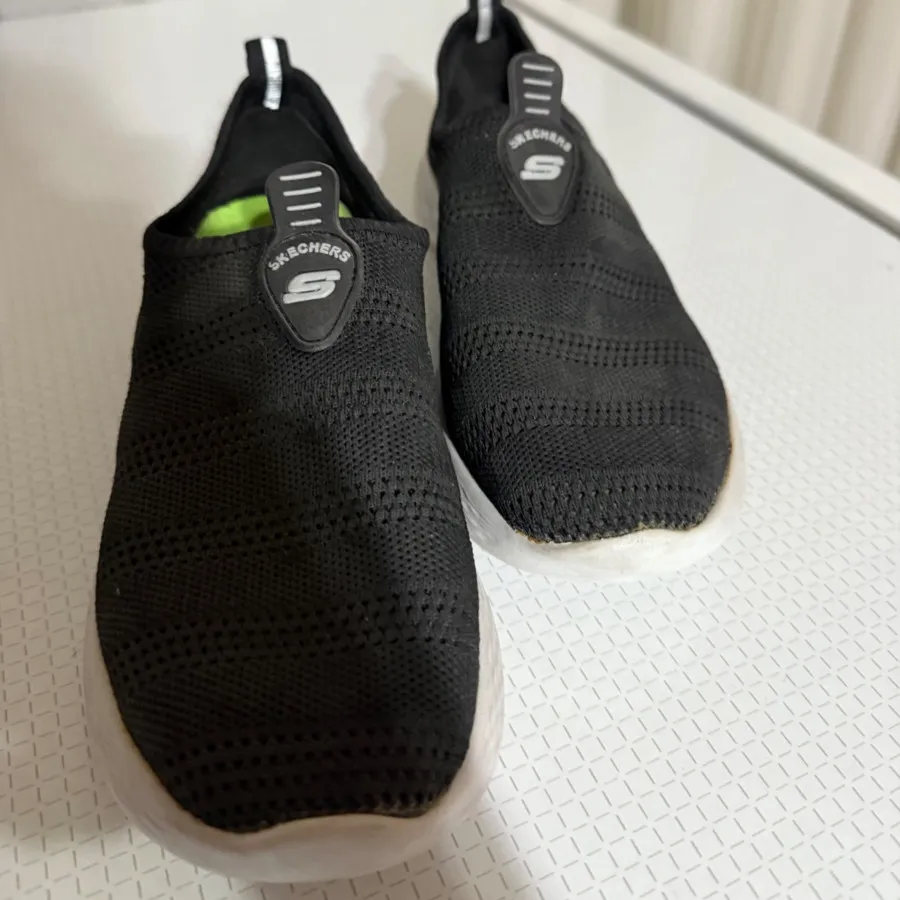 کفش اسکیچرز