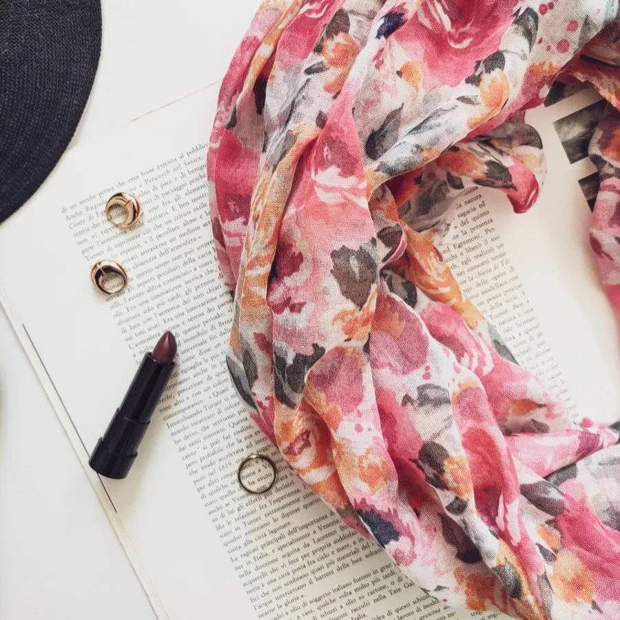 شال گردن گلدار صورتی