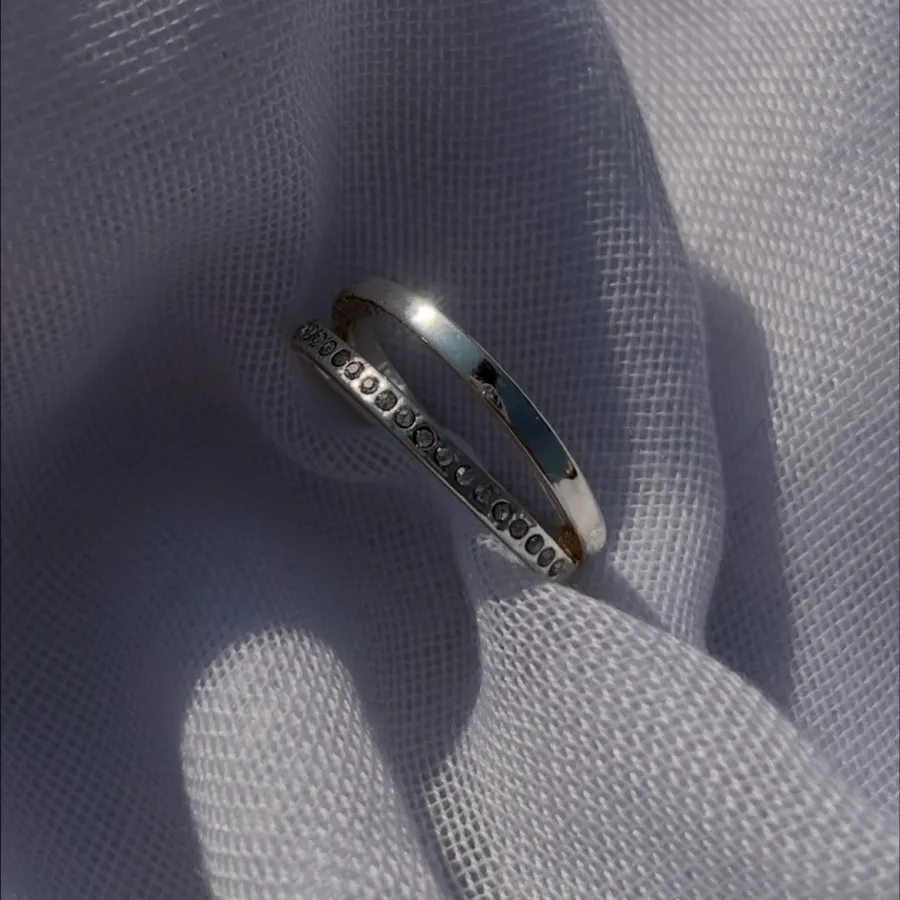 انگشتر نگین دار